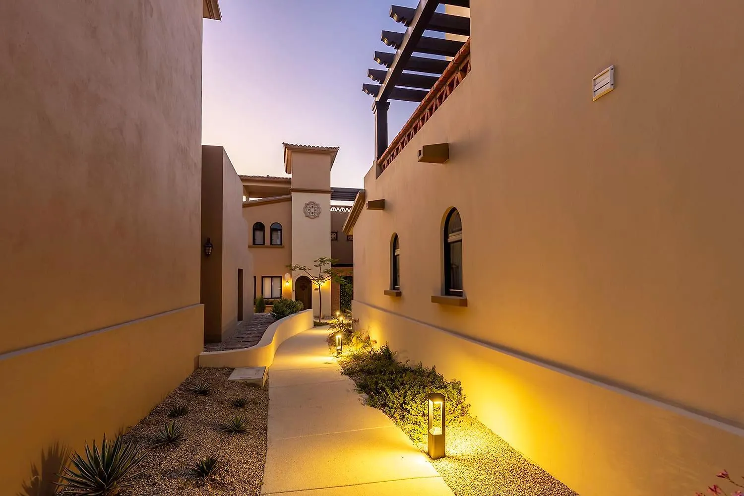 Gorgeous 2 Bedroom Condo With Resort Access At Mavila Cabo San Lucas